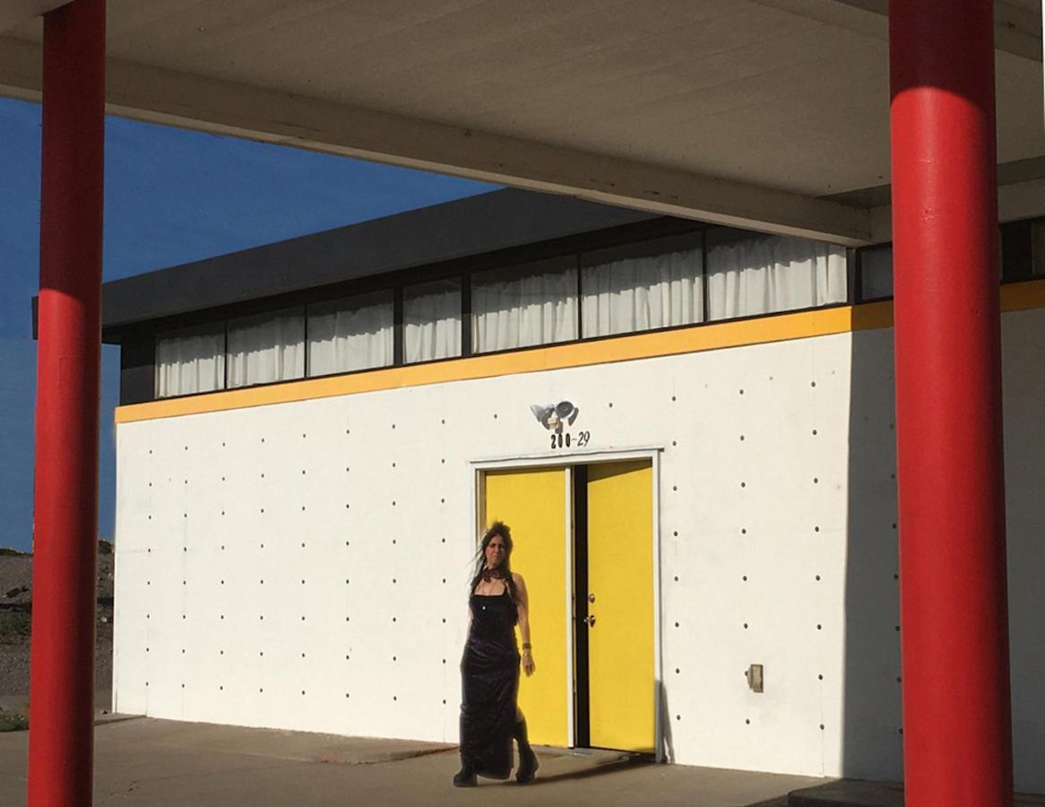 Space Castle: A 1950S Gas Station Transformed Into An Art Themed Wonderland Truth or Consequences Exteriör bild